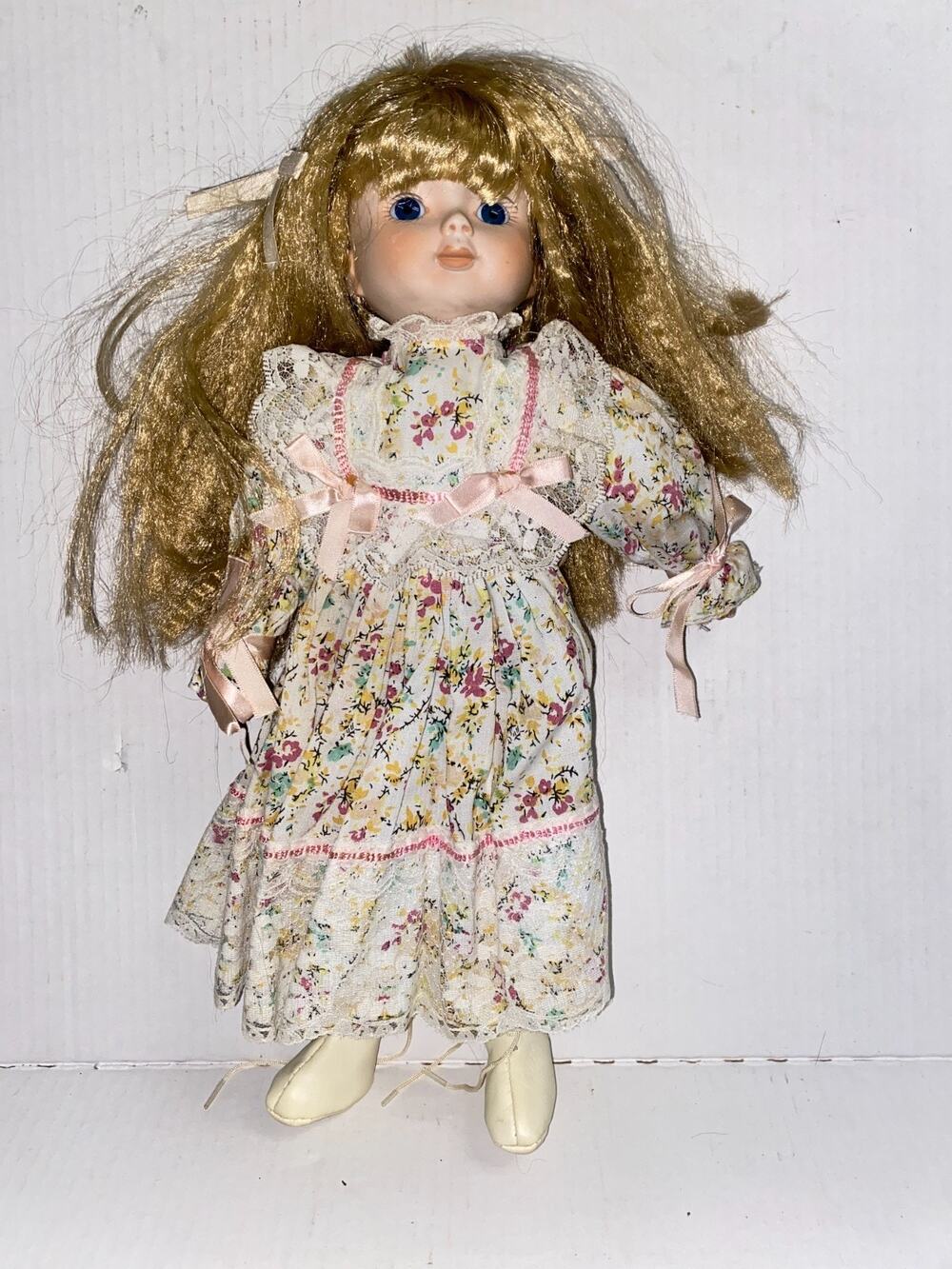 Heritage Porcelain Doll Musical Floral Dress Victorian 16" Collector Crimp Hair